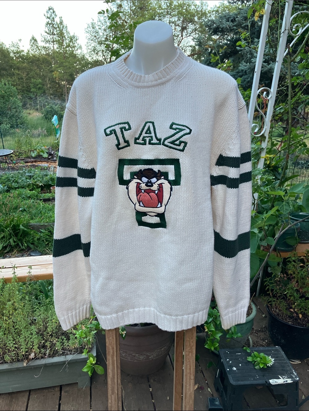 TAZ 1998 oversized 100% cotton varsity sweater one size Adult Tasmanian Devil